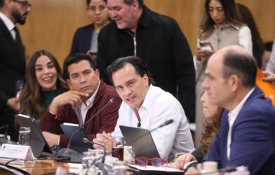 "La Oposición al Filo de la Reforma: Morena Avanza con Cambios a la Ley de Amparo mientras se Desenvuelve Tensiones en el Congreso"